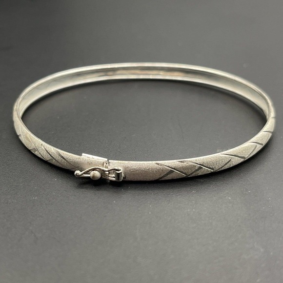 JCM 925 Sterling Silver Etched Chevron Textured Pattern Bangle Bracelet 7.25” - Picture 2 of 7